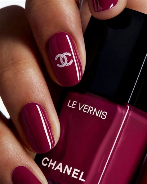 le vernis de chanel|le vernis Chanel nail polish.